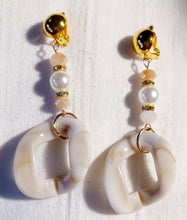 Load image into Gallery viewer, Light acrylic chain clip on earrings Kargo Fresh
