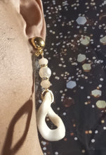 Load image into Gallery viewer, Light acrylic chain clip on earrings Kargo Fresh
