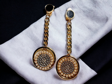 Load image into Gallery viewer, Light gold metal chain and hoop Clip On Earrings Kargo Fresh
