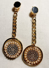 Load image into Gallery viewer, Light gold metal chain and hoop Clip On Earrings Kargo Fresh
