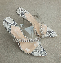 Load image into Gallery viewer, Mackinj Clear Heels Size 8.5 Kargo Fresh
