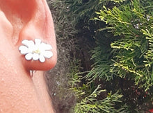 Load image into Gallery viewer, Metal Daisy Flower Stud Earrings Kargo Fresh
