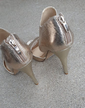 Load image into Gallery viewer, Mettalic Gold Strappy Heels Nine West Size 9 Kargo Fresh
