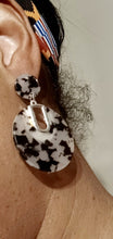 Load image into Gallery viewer, Minimalist Acrylic Tortoise Earrings Kargo Fresh
