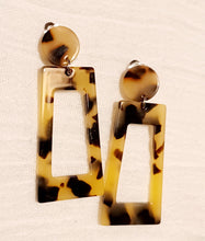 Load image into Gallery viewer, Minimalist Confetti Acrylic clip on Hoops Kargo Fresh
