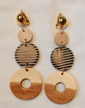 Load image into Gallery viewer, Minimalist Natural Wood Clip On Earrings Kargo Fresh
