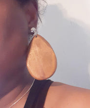 Load image into Gallery viewer, Minimalist Wooden Clip on Earrings Kargo Fresh
