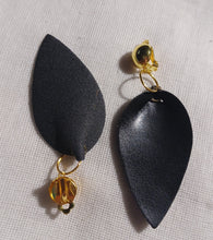 Load image into Gallery viewer, Minimalist faux leather Leaf design Earrings Clip on Kargo Fresh
