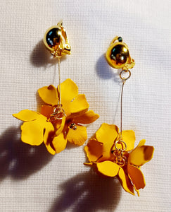 Minimalist flower dangle clip on earrings Kargo Fresh