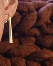 Load image into Gallery viewer, Minimalist gold bar clip on earrings Kargo Fresh
