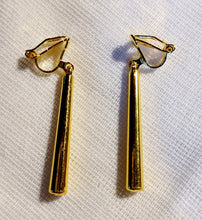 Load image into Gallery viewer, Minimalist gold bar clip on earrings Kargo Fresh

