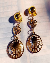 Load image into Gallery viewer, Minimalist gold metal clip on earrings Kargo Fresh
