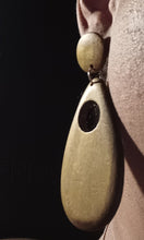 Load image into Gallery viewer, Minimalist wood clip on earrings Kargo Fresh
