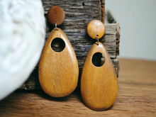 Load image into Gallery viewer, Minimalist wood clip on earrings Kargo Fresh
