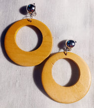 Load image into Gallery viewer, Minimalist wooden hoop clip on earrings Kargo Fresh
