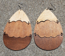 Load image into Gallery viewer, Natural Wood Accordion Earrings Kargo Fresh
