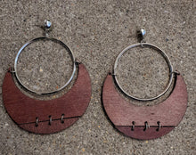 Load image into Gallery viewer, Natural Wood Accordion Hoop Earrings Kargo Fresh
