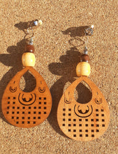 Load image into Gallery viewer, Natural Wood Boho Clip On Earrings Kargo Fresh
