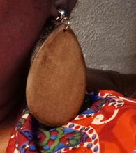Load image into Gallery viewer, Natural Wood Clip On Earrings Kargo Fresh
