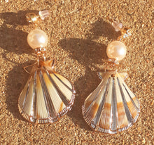 Load image into Gallery viewer, Natural abalone shell dangle Earrings Kargo Fresh
