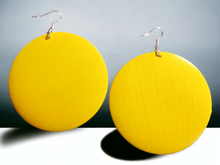 Load image into Gallery viewer, Natural wooden disc earrings Kargo Fresh
