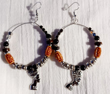 Load image into Gallery viewer, Nefertiti charm hoops Kargo Fresh
