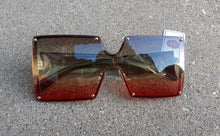 Load image into Gallery viewer, Oversized Square Ombre Lens Sunglasses New Kargo Fresh
