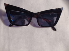 Load image into Gallery viewer, Oversized cat eye sunglasses new Kargo Fresh
