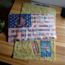 Load image into Gallery viewer, Peace symbol flag set Kargo Fresh
