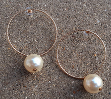 Load image into Gallery viewer, Pearl Hoop Earrings Kargo Fresh
