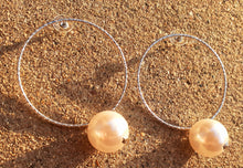 Load image into Gallery viewer, Pearl Hoop Earrings Kargo Fresh
