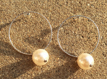 Load image into Gallery viewer, Pearl Hoop Earrings Kargo Fresh
