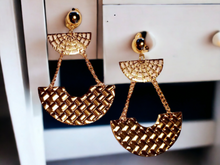 Load image into Gallery viewer, Abstract Metal Clip On Earrings Gold
