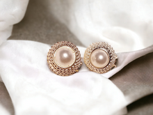 Load image into Gallery viewer, Chunky Clip on Cluster  Stud Earrings
