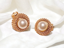Load image into Gallery viewer, Chunky Clip on Cluster  Stud Earrings
