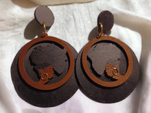 Load image into Gallery viewer, Handpainted Wooden afrocentric clip on earrings
