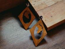 Load image into Gallery viewer, Wooden Africa clip on earrings
