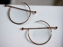 Load image into Gallery viewer, Minimalist gold hoop earrings
