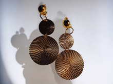 Load image into Gallery viewer, Hammered metal disc clip on earrings 2.5 inch
