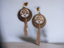 Load image into Gallery viewer, Hammered metal disc clip on earrings 4 inch
