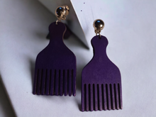 Load image into Gallery viewer, Classic Clip On Wooden Afro pick Earrings
