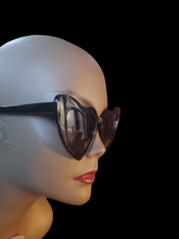 Load image into Gallery viewer, Oversized vintage style heart sunglasses
