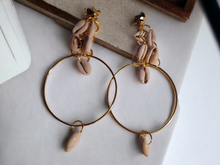 Load image into Gallery viewer, Handmade cowrie clip on hoops
