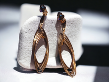 Load image into Gallery viewer, Abstract gold metal multi hoop clip on earrings
