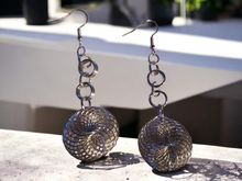 Load image into Gallery viewer, Minimalist spiral wire design earrings
