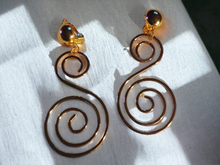 Load image into Gallery viewer, Abstract handmade wire design Clip on earrings
