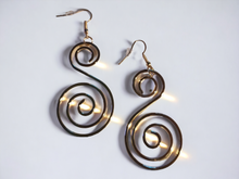 Load image into Gallery viewer, Minimalist spiral wire design earrings
