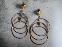 Load image into Gallery viewer, Light Gold metal multi hoop clip on earrings
