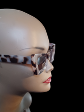 Load image into Gallery viewer, Tortoise frame cat eye glasses new
