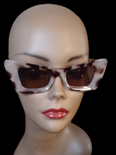 Load image into Gallery viewer, Tortoise frame cat eye glasses new
